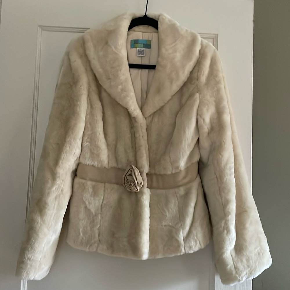 Beth Bowley beautiful cream faux fur rosette jacket medium